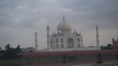 Taj Mahal ve Yamuna nehri, UNESCO Dünya Mirası alanı, Agra, Hindistan.