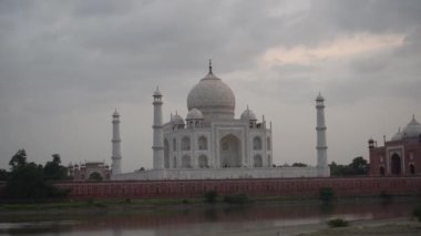 Taj Mahal ve Yamuna nehri, UNESCO Dünya Mirası alanı, Agra, Hindistan.