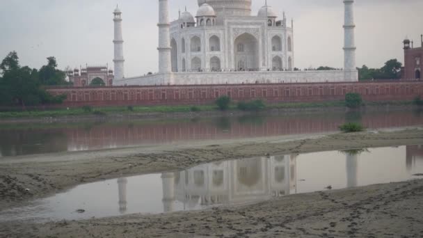 Taj Mahal Yamuna River Unesco World Heritage Site Agra India — Stock Video