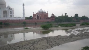 Taj Mahal ve Yamuna nehri, UNESCO Dünya Mirası alanı, Agra, Hindistan.