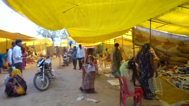 Khajuraho Madhya Pradesh Ινδια Μαρτιου 2022 Αγροτικοί Άνθρωποι Συγκεντρώνονται Ετήσια — Αρχείο Βίντεο