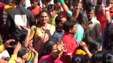 AMRAVATI, MAHARASHTRA, INDIA, 09 HAZİRAN 2023: Dini festival sırasında sokakta Hijra veya Transseksüeller alayı, Hint toplumunda üçüncü cinsiyet olarak tanınan toplumsal kategorilerdir..
