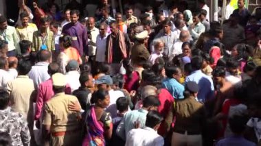 AMRAVATI, MAHARASHTRA, INDIA, 09 HAZİRAN 2023: Dini festival sırasında sokakta Hijra veya Transseksüeller alayı, Hint toplumunda üçüncü cinsiyet olarak tanınan toplumsal kategorilerdir..