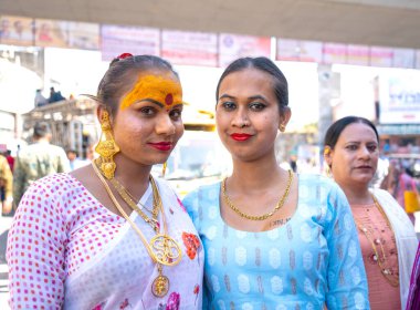AMRAVATI, MAHARASHTRA, INDIA, 09 HAZİRAN 2023: Dini festival sırasında sokakta transseksüel veya hijra portresi.