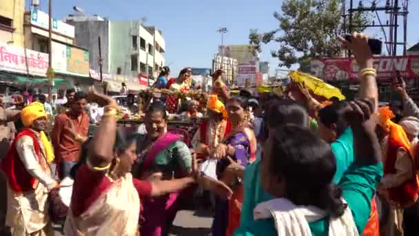 2023年1月9日 印度马哈拉施特拉邦Amravati 在宗教节日期间 Kinnar或Hijra在街上跳舞 他们是印度社会中承认为第三性别的社会群体 — 图库视频影像