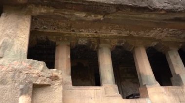 Ajanta Mağaraları 'nın dış görünüşü UNESCO Dünya Mirasları Alanıdır. Kayalarda büyük mağaralar olarak oyulmuş, Maharashtra, Aurangabad, Hindistan