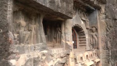 Ajanta Mağaraları 'nın dış görünüşü UNESCO Dünya Mirasları Alanıdır. Kayalarda büyük mağaralar olarak oyulmuş, Maharashtra, Aurangabad, Hindistan