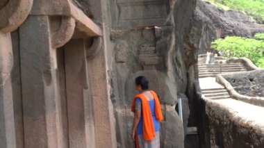 Ajanta Mağaraları 'nın dış görünüşü UNESCO Dünya Mirasları Alanıdır. Kayalarda büyük mağaralar olarak oyulmuş, Maharashtra, Aurangabad, Hindistan