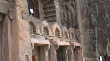 Ajanta Mağaraları 'nın dış görünüşü UNESCO Dünya Mirasları Alanıdır. Kayalarda büyük mağaralar olarak oyulmuş, Maharashtra, Aurangabad, Hindistan