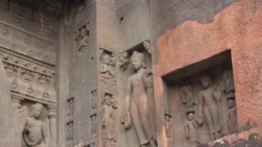 Ajanta Mağaraları 'nın dış görünüşü UNESCO Dünya Mirasları Alanıdır. Kayalarda büyük mağaralar olarak oyulmuş, Maharashtra, Aurangabad, Hindistan