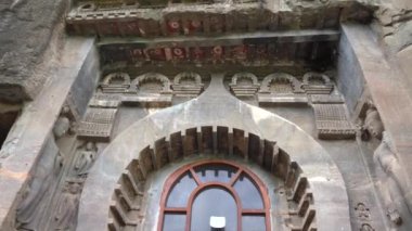 Ajanta Mağaraları 'nın dış görünüşü UNESCO Dünya Mirasları Alanıdır. Kayalarda büyük mağaralar olarak oyulmuş, Maharashtra, Aurangabad, Hindistan