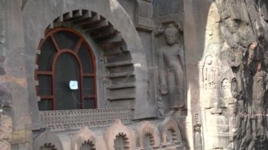 Ajanta Mağaraları 'nın dış görünüşü UNESCO Dünya Mirasları Alanıdır. Kayalarda büyük mağaralar olarak oyulmuş, Maharashtra, Aurangabad, Hindistan