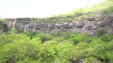 Ajanta Mağaraları 'nın dış görünüşü UNESCO Dünya Mirasları Alanıdır. Kayalarda büyük mağaralar olarak oyulmuş, Maharashtra, Aurangabad, Hindistan