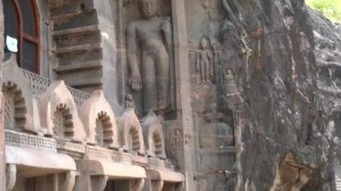 Ajanta Mağaraları 'nın dış görünüşü UNESCO Dünya Mirasları Alanıdır. Kayalarda büyük mağaralar olarak oyulmuş, Maharashtra, Aurangabad, Hindistan