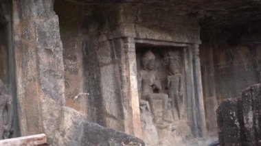 Ajanta Mağaraları 'nın dış görünüşü UNESCO Dünya Mirasları Alanıdır. Kayalarda büyük mağaralar olarak oyulmuş, Maharashtra, Aurangabad, Hindistan