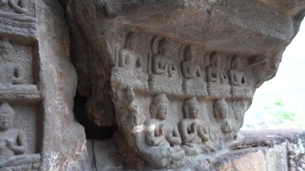 アジャンタ洞窟の外観はユネスコの世界遺産です 大きな洞窟として岩に彫られています マハラシュトラ アウランバード インド — ストック動画