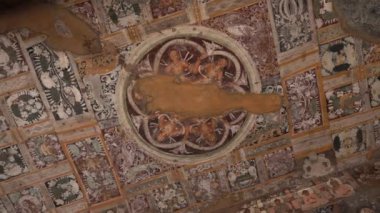 Ajanta Mağaraları no: 1, UNESCO Dünya Mirası Sitesi, Aurangabad, Maharashtra, Hindistan.