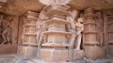 Lakshmana tapınağında erotik heykel, Khajuraho, UNESCO Dünya Mirası alanı, Madhya Pradesh, Hindistan.