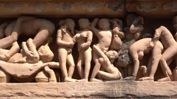 Erotická Socha Chrámu Lakshmana Khajuraho Unesco Madhya Pradesh Indie — Stock video