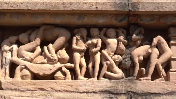 印度中央邦Khajuraho Lakshmana寺庙的情色雕塑 教科文组织世界遗产所在地 — 图库视频影像