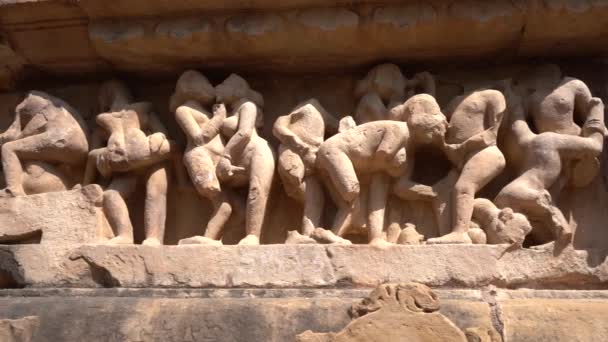 Erotická Socha Chrámu Lakshmana Khajuraho Unesco Madhya Pradesh Indie — Stock video
