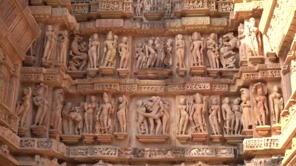Erotische Beeldhouwkunst Lakshmana Tempel Khajuraho Unesco World Heritage Site Madhya — Stockvideo