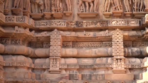 Detalles Escultura Del Templo Lakshmana Khajuraho Unesco Patrimonio Humanidad Famoso — Vídeos de Stock