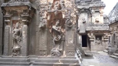 Kailasa Tapınağı, Ellora mağaraları, dünyadaki en büyük kaya kesimi mağara kompleksi ve UNESCO dünya mirası alanlarından biridir..