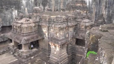 Kailasa Tapınağı, Ellora mağaraları, dünyadaki en büyük kaya kesimi mağara kompleksi ve UNESCO dünya mirası alanlarından biridir..