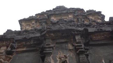 Kailasa Tapınağı, Ellora mağaraları, dünyadaki en büyük kaya kesimi mağara kompleksi ve UNESCO dünya mirası alanlarından biridir..