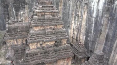 Kailasa Tapınağı, Ellora mağaraları, dünyadaki en büyük kaya kesimi mağara kompleksi ve UNESCO dünya mirası alanlarından biridir..
