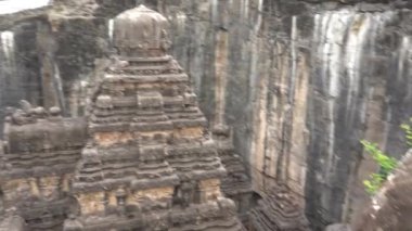 Kailasa Tapınağı, Ellora mağaraları, dünyadaki en büyük kaya kesimi mağara kompleksi ve UNESCO dünya mirası alanlarından biridir..