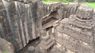 Kailasa Tapınağı, Ellora mağaraları, dünyadaki en büyük kaya kesimi mağara kompleksi ve UNESCO dünya mirası alanlarından biridir..