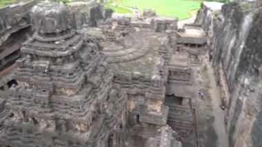 Kailasa Tapınağı, Ellora mağaraları, dünyadaki en büyük kaya kesimi mağara kompleksi ve UNESCO dünya mirası alanlarından biridir..