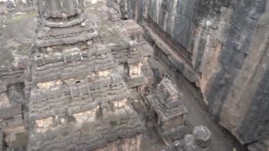 Kailasa Tapınağı, Ellora mağaraları, dünyadaki en büyük kaya kesimi mağara kompleksi ve UNESCO dünya mirası alanlarından biridir..