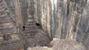 Kailasa Tapınağı, Ellora mağaraları, dünyadaki en büyük kaya kesimi mağara kompleksi ve UNESCO dünya mirası alanlarından biridir..