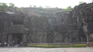 Kailasa Tapınağı, Ellora mağaraları, dünyadaki en büyük kaya kesimi mağara kompleksi ve UNESCO dünya mirası alanlarından biridir..