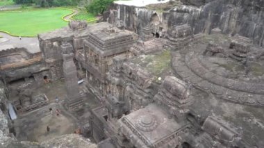  Kailasa Tapınağı, Ellora mağaraları, dünyadaki en büyük kaya kesimi mağara kompleksi ve UNESCO dünya mirası alanlarından biridir..