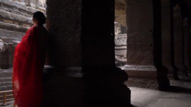  Kailasa Tapınağı, Ellora mağaraları, dünyanın en büyük kaya kesimli mağara komplekslerinden ve UNESCO dünya mirası alanlarından biri..