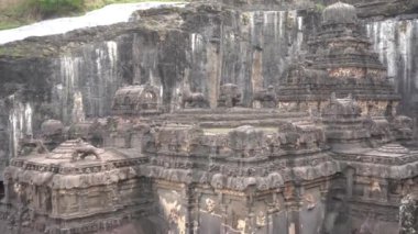  Kailasa Tapınağı, Ellora mağaraları, dünyadaki en büyük kaya kesimi mağara kompleksi ve UNESCO dünya mirası alanlarından biridir..