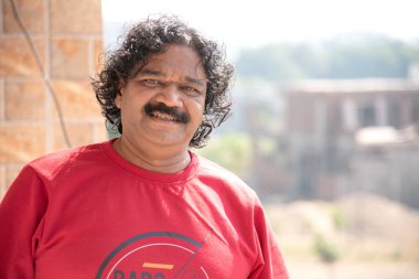 Mutlu Hintli adamın portresi