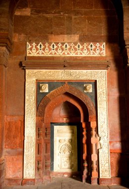 Delhi, Hindistan 'daki Purana Qila kalesinin mimarisi, Delhi' deki en eski bina, 16. yüzyıla dayanıyor..