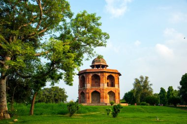 Delhi, Hindistan 'daki Purana Qila kalesinin mimarisi, Delhi' deki en eski bina, 16. yüzyıla dayanıyor..