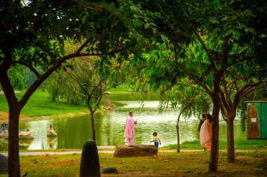 DELHI, Hindistan, 24 Ağustos 2022: Raj Ghat, Mahatma Gandhi Krematoryum Sitesi, Delhi, Hindistan.