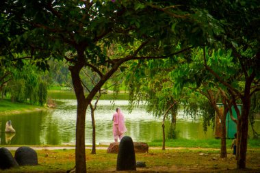 DELHI, Hindistan, 24 Ağustos 2022: Raj Ghat, Mahatma Gandhi Krematoryum Sitesi, Delhi, Hindistan.