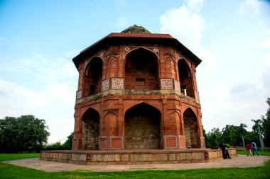 Delhi, Hindistan 'daki Purana Qila kalesinin mimarisi, Delhi' deki en eski bina, 16. yüzyıla dayanıyor..