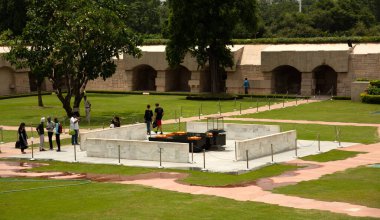 DELHI, Hindistan, 24 Ağustos 2022: Raj Ghat, Mahatma Gandhi Krematoryum Sitesi, Delhi, Hindistan.