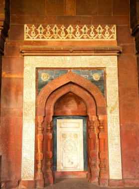 Delhi, Hindistan 'daki Purana Qila kalesinin mimarisi, Delhi' deki en eski bina, 16. yüzyıla dayanıyor..