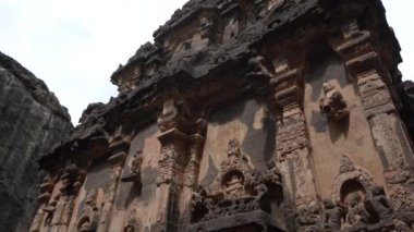 Kailasa Tapınağı, Ellora mağaraları, dünyadaki en büyük kaya kesimi mağara kompleksi ve UNESCO dünya mirası alanlarından biridir..