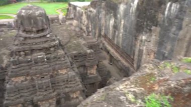 Kailasa Tapınağı, Ellora mağaraları, dünyadaki en büyük kaya kesimi mağara kompleksi ve UNESCO dünya mirası alanlarından biridir..